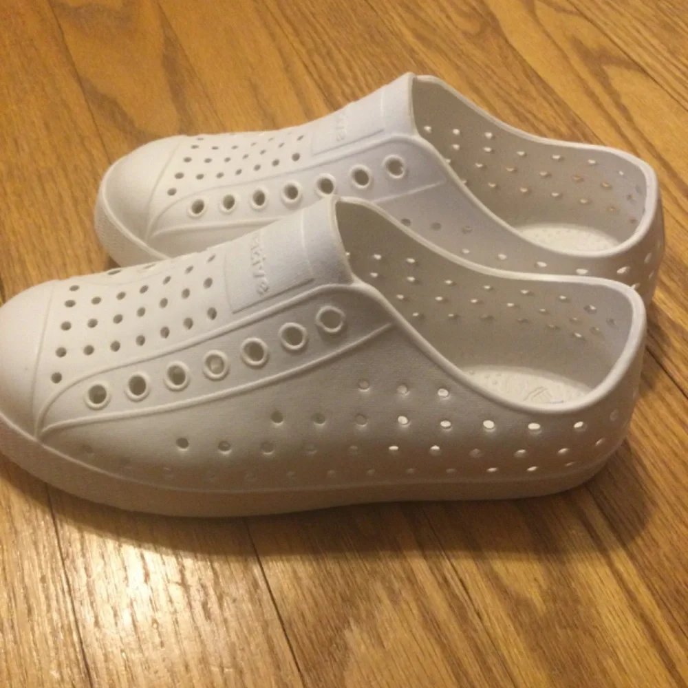 NATIVE WATER SHOES - Picture 4 of 4